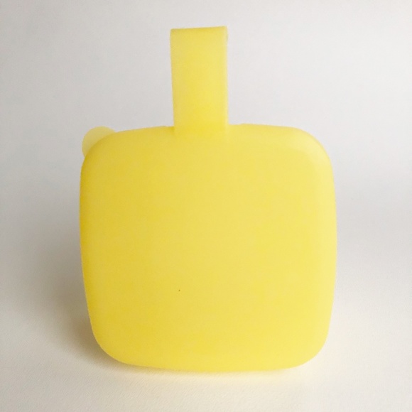 Tupperware Forget Me Knot Hanging Cheesep Keeper Container #5338 Yellow - Picture 3 of 11